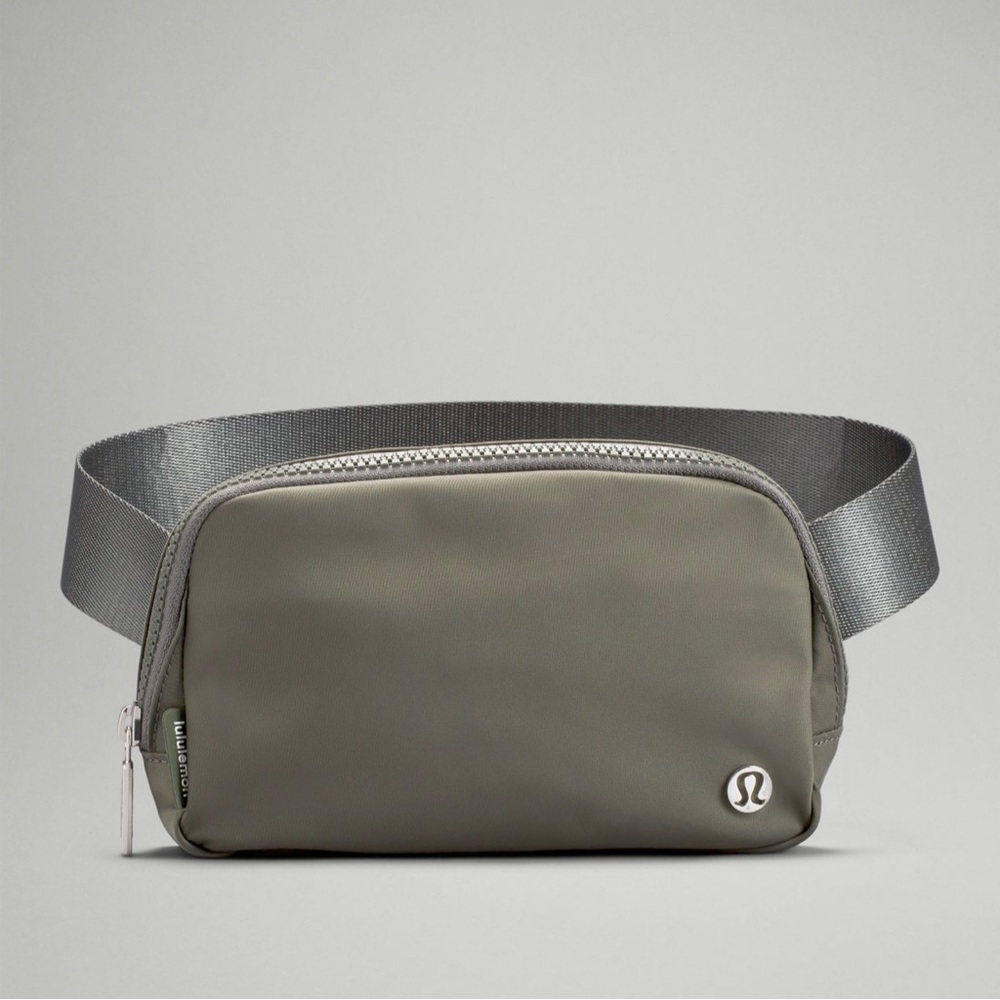 New with tags lululemon small size everywhere grey sage belt bag